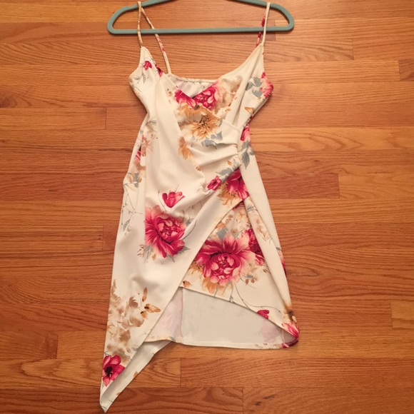 White floral dress - Picture 3 of 8